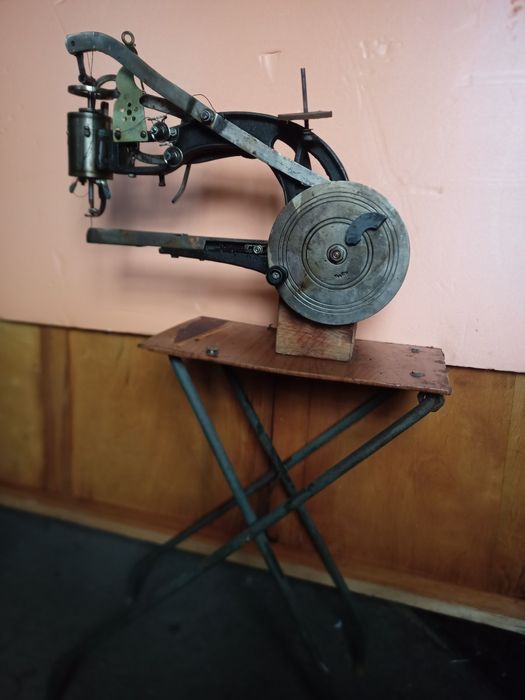 2 Швейные леворукавные новые машинки. Недорого.