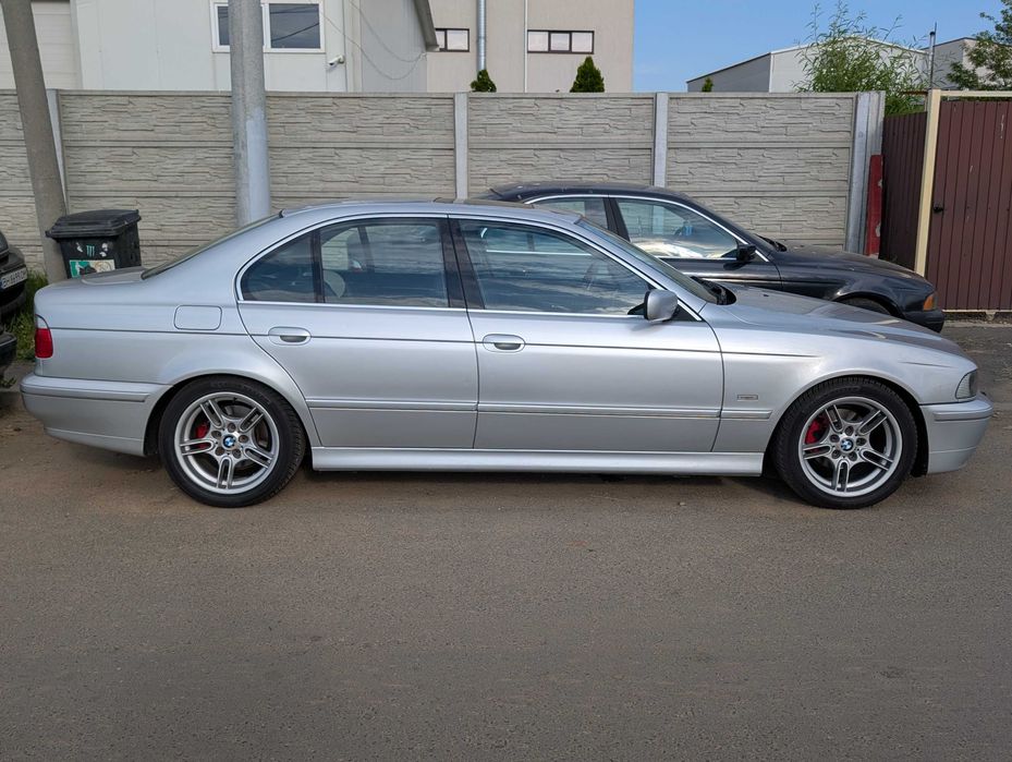 BMW 520i (170CP) steptronic (E39 facelift - motor M54B22)