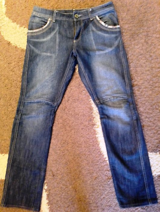 Продавам Дамски дънки МАНГО