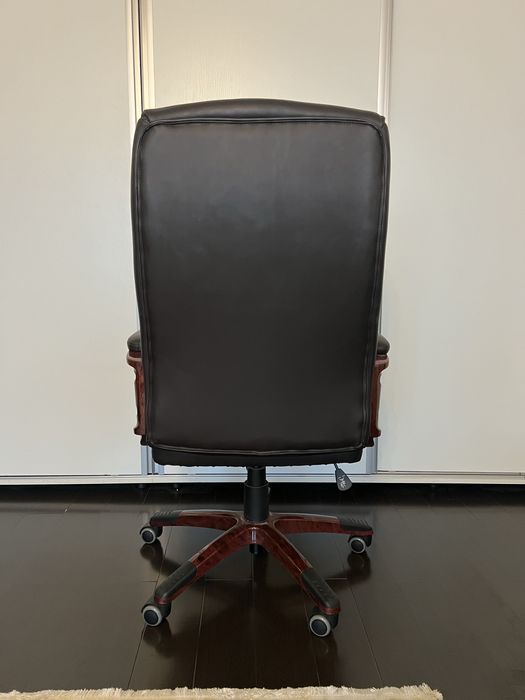 Scaun de birou tip managerial, piele ecologică, foarte confortabil