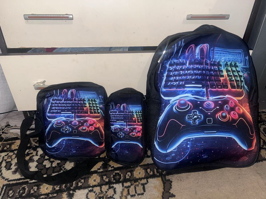 Рюкзак Новый, с барсеткой и пеналом.