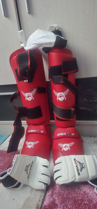 Vand set echipament protectie pentru arte martiale / kickboxing, marca Armura