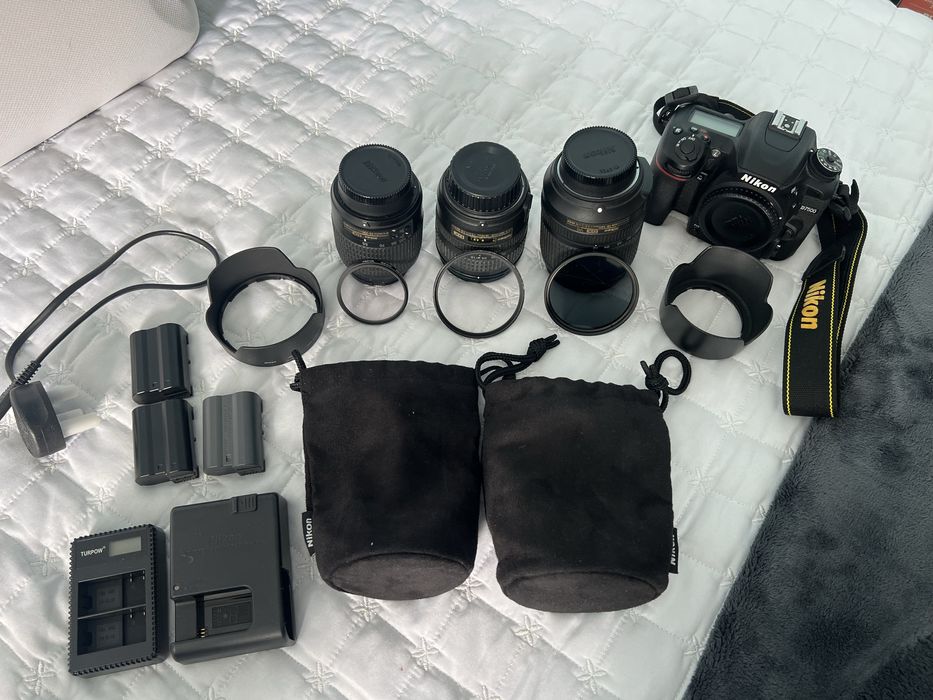 Nikon D7500 + 3 обектива ,3 батерии ,3 филтъра ,2 зарядни