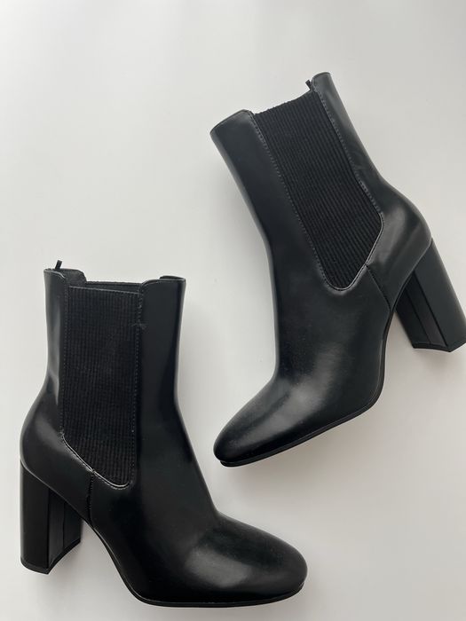 Дамски боти тип челси н. 39