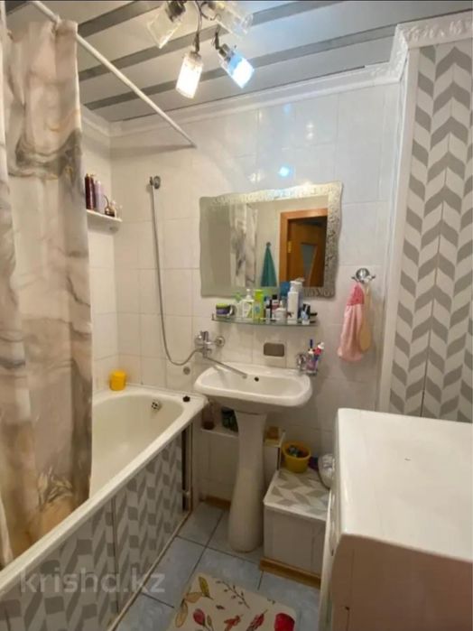 Продам четырехкомнатную квартиру