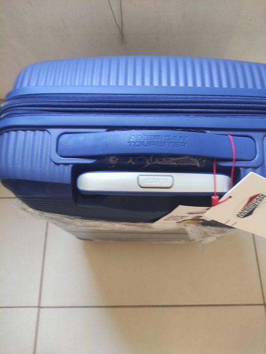 Куфар American Tourister Soundbox Spinner 55/20 TSA EXP – Midnight Navy (Моделът на Роналдо)