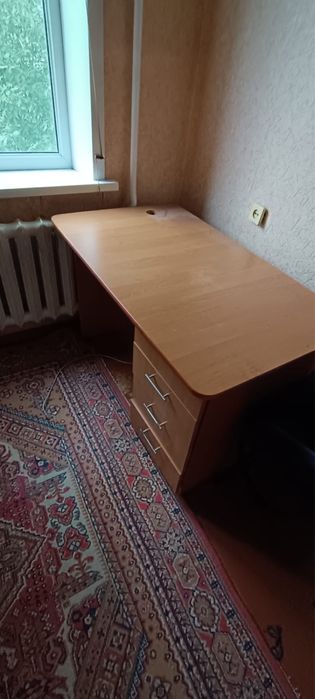 Стол в хорошем состоянии