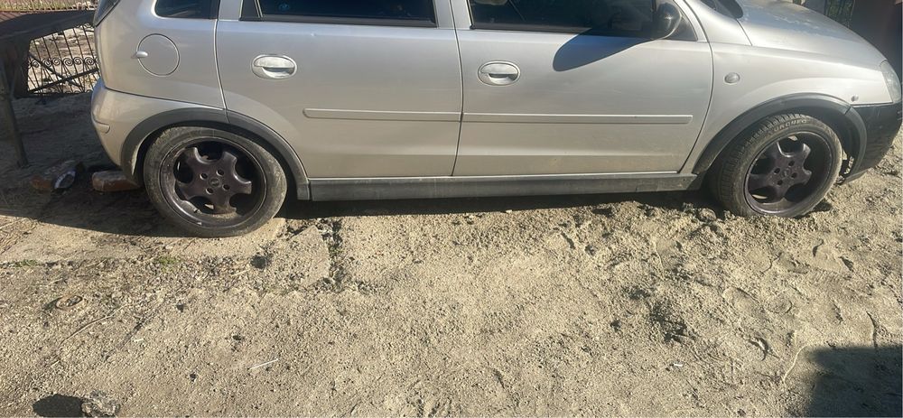 Opel corsa c motor 1.2 an 2005 masina merge si arata bine