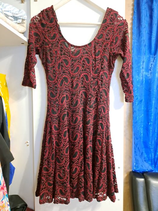 Продавам рокли като нови