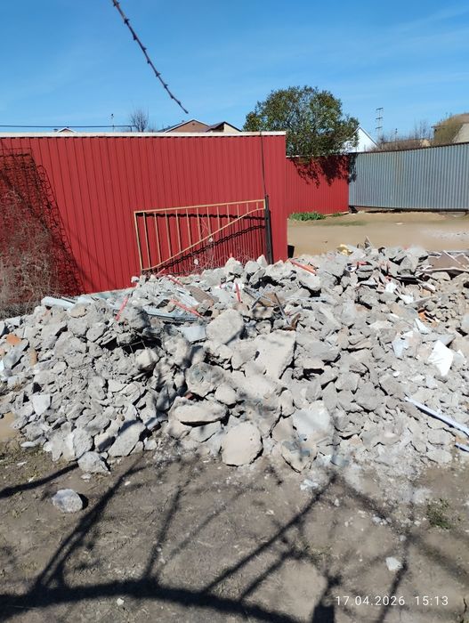 Отдам бут , самовывоз