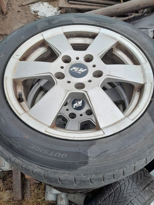 Vand 2 seturi de jante cu cauciucuri 500 lei setul