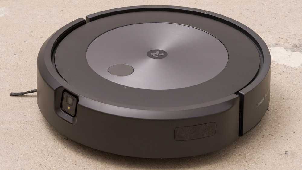 Робот прахосмукачка (домашни любимци)iRobot Roomba j7+, С база за зар
