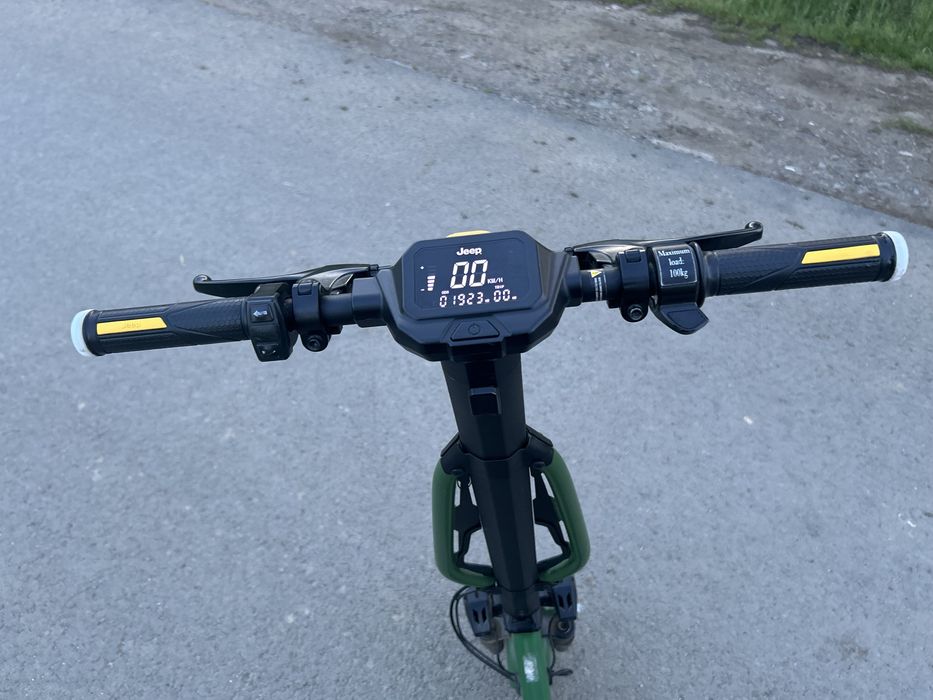 Vand trotineta jeep in stare buna