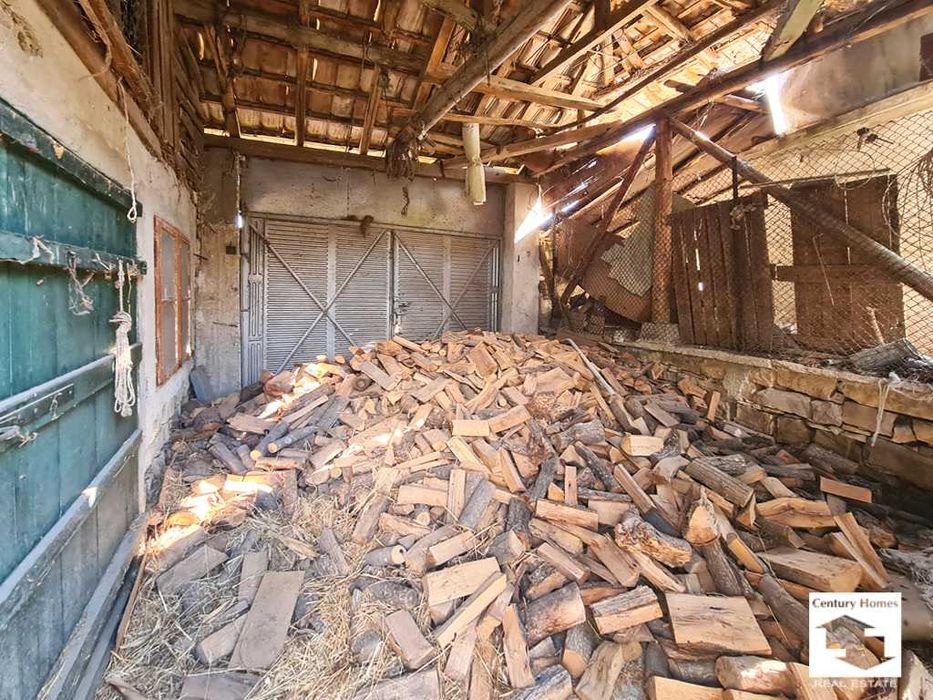 155078 Едноетажна къща с равен двор, кладенец и гараж в с. Сушица