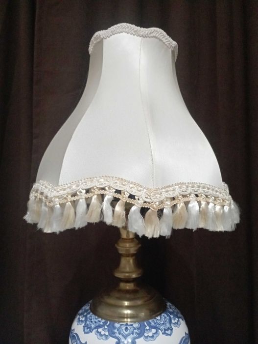 Много красиви старинни лампи