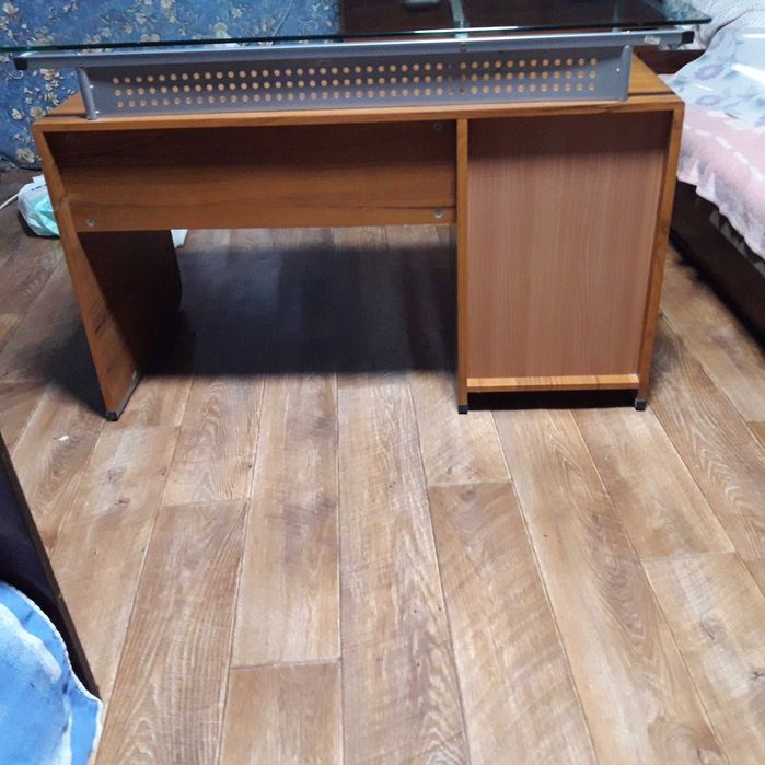 Стол писменно компьютерный.