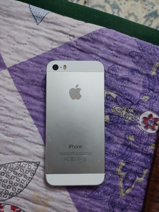 Продам iPhone 5s (золотой)