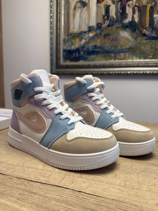 Дамски високи обувки