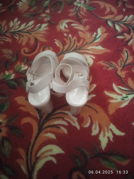 Босоножка новая пару раз одетый