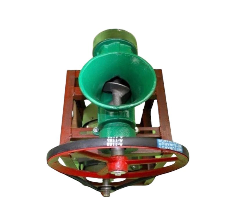 Качествена чугунена месомелачка с електромотор 1,5KW в ново състояние