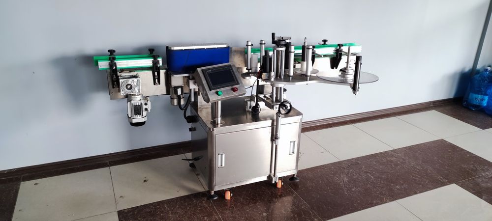 Этикетка Ускунаси - Etiketka yopishtiruvchi