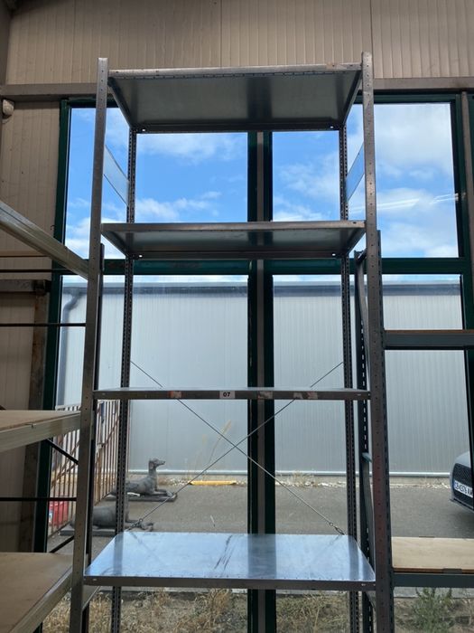 Стелаж метален/ метални стелажи