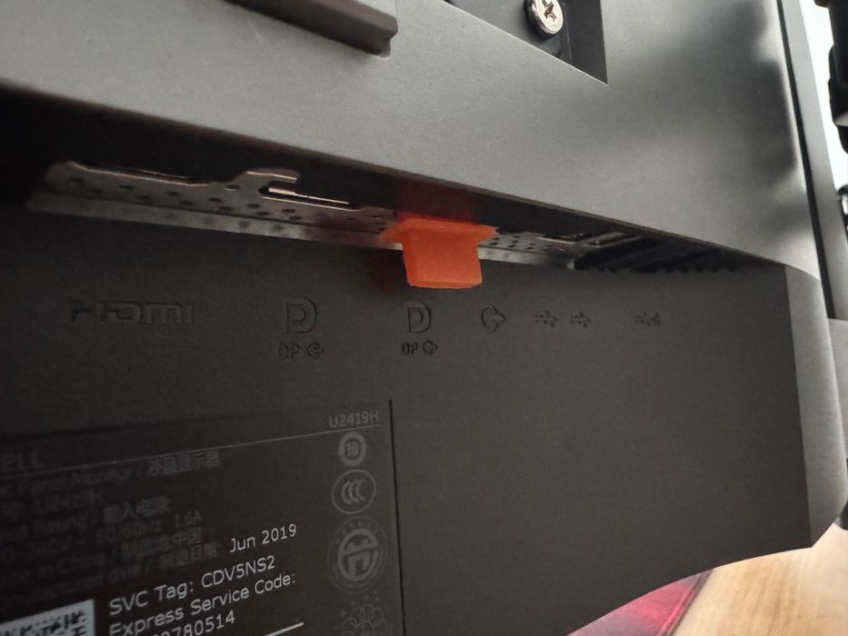 2 монитора Dell (24i инча) и AOC (27инча) + стойка Hama