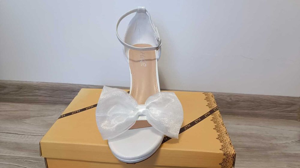 Sandale Dario albe cu funda - toc 8,5cm