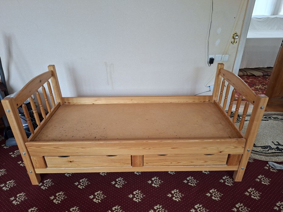 Детская кровать  деревянная