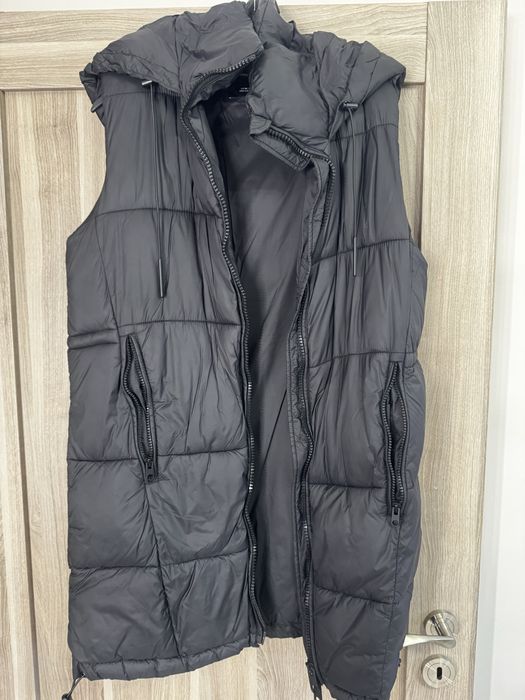 Дамски Черен елек Zara и яке с естествен пух