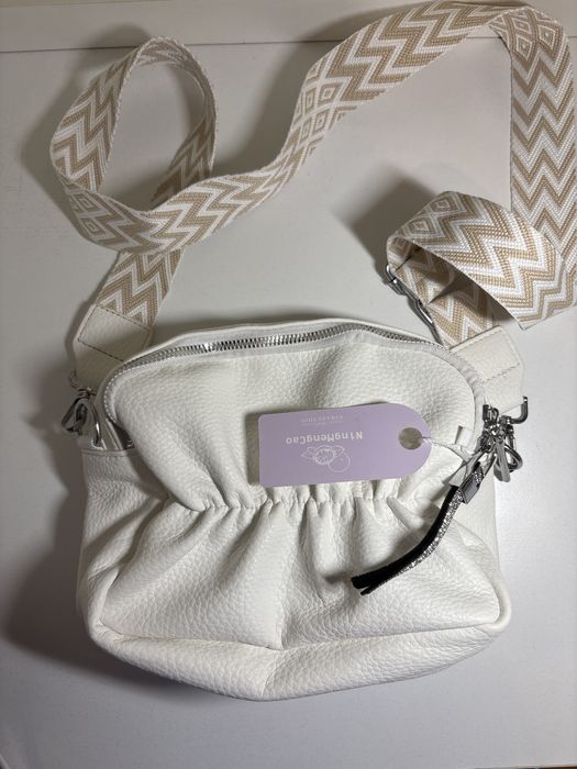 Дамска чанта (чисто нова)