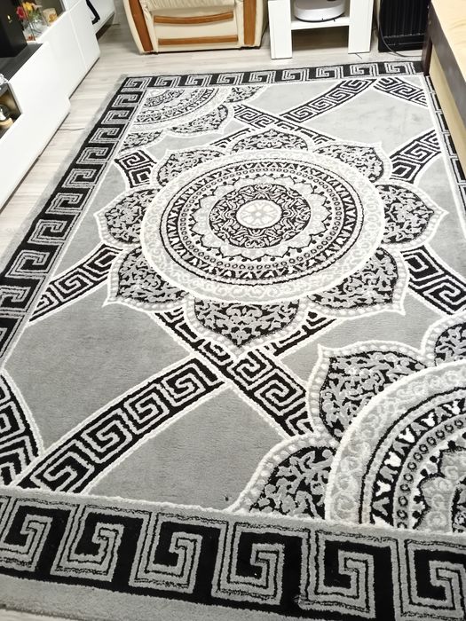 Vând urgent covor superb