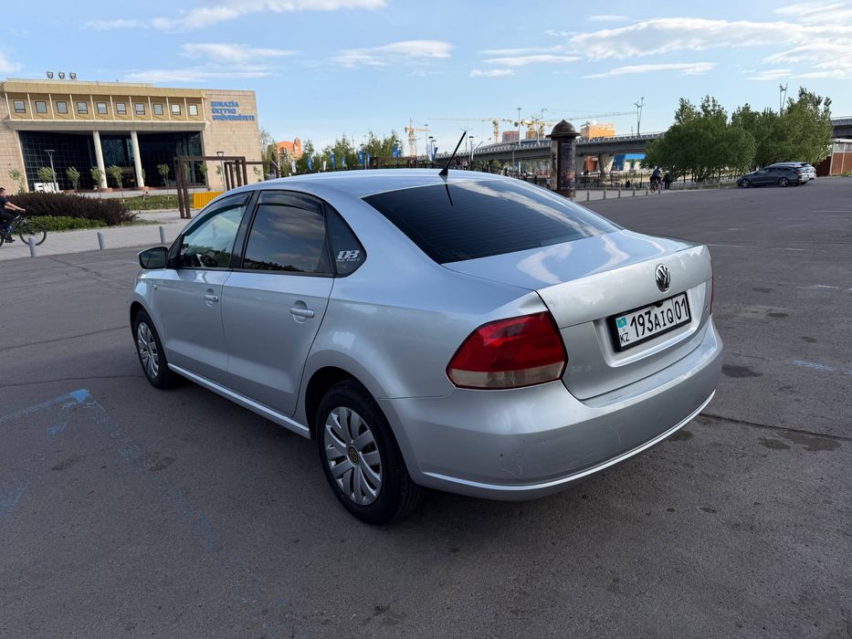Volkswagen Polo sedan