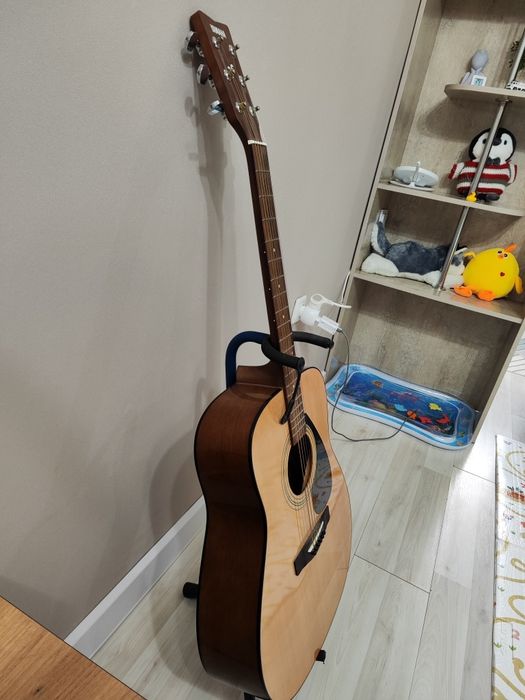 Гитара Yamaha F310+стойка для гитары