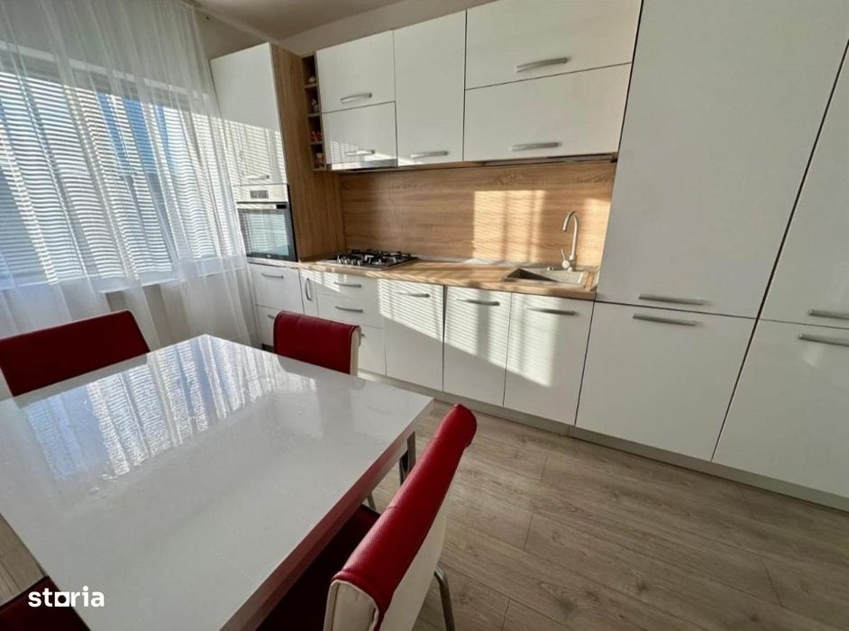 Apartament cu 3 camere de închiriat în Curtea de Argeș.