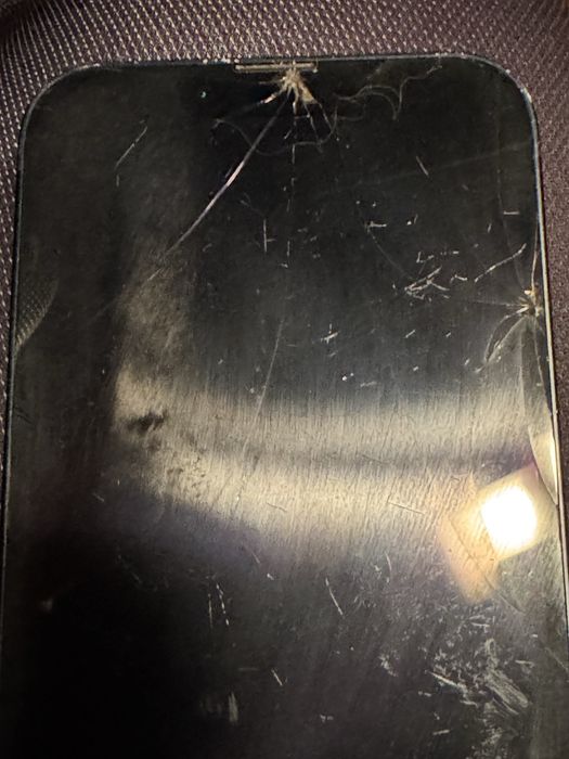 Продам Iphone 13