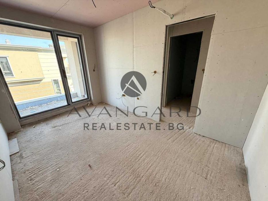 Продава се Къща в Пловдив, Остромила - 220 кв.м за 973 €/кв.м - Снимка #11