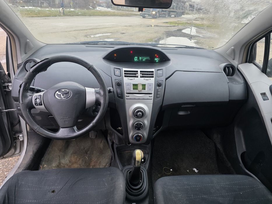 Toyota Yaris 1.3 на части