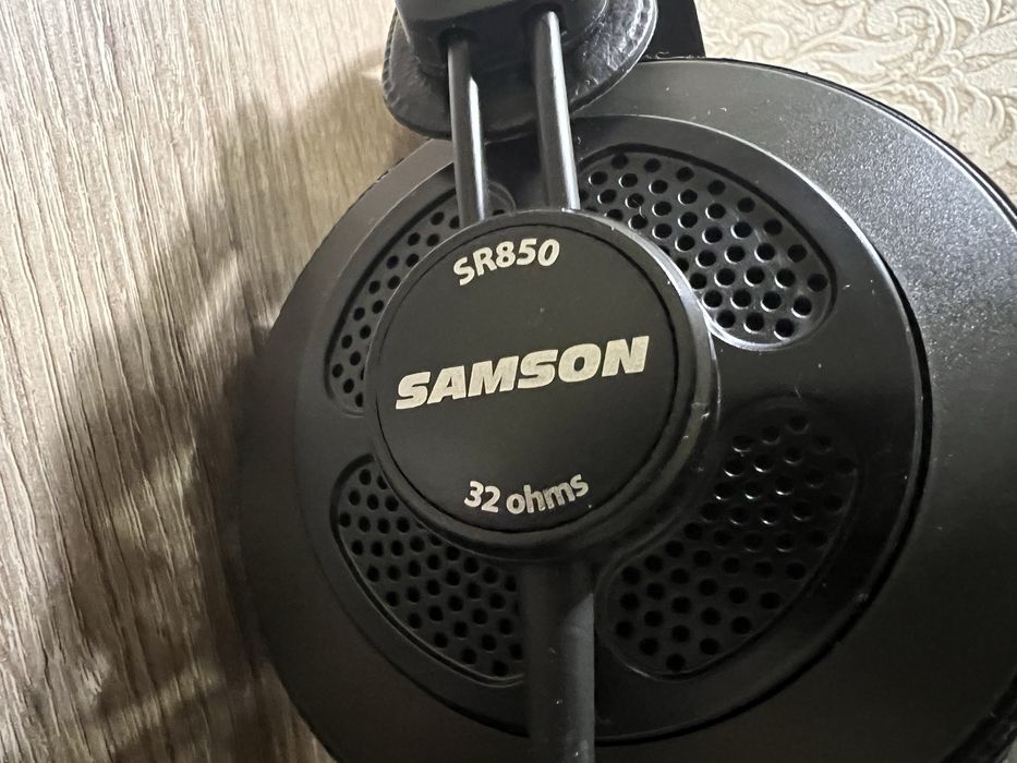 Наушники Samson SR 850