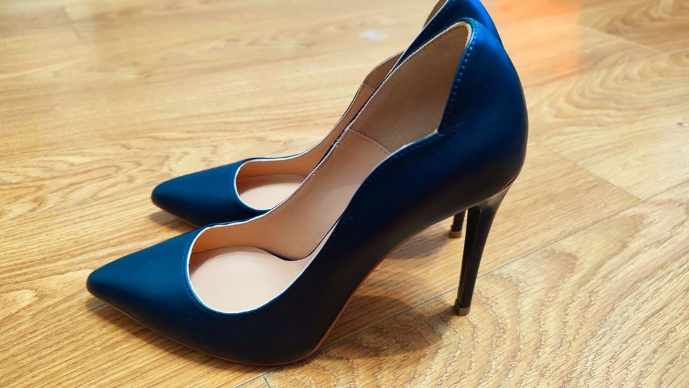 Чисто нови дамски обувки естествена кожа