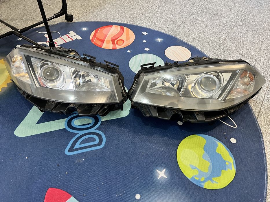 Vand faruri cu xenon renault megane 2