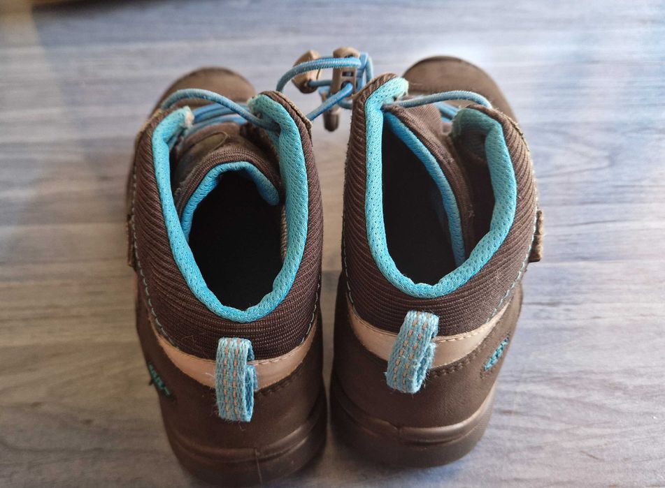 Водоустойчиви обувки Keen