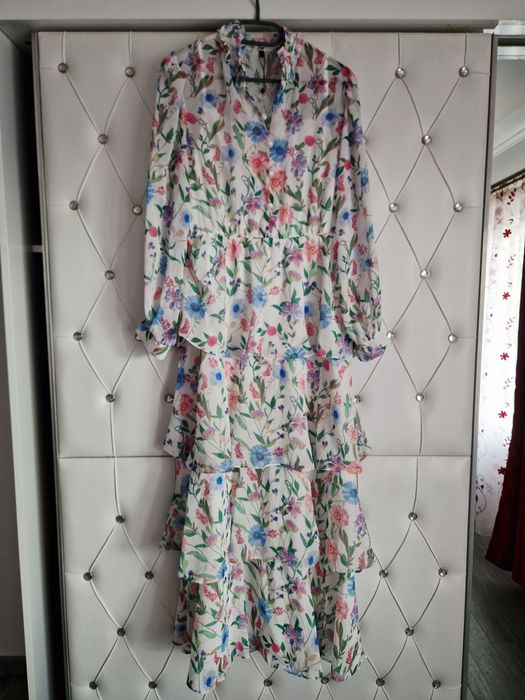 Rochie cu volane suprapuse