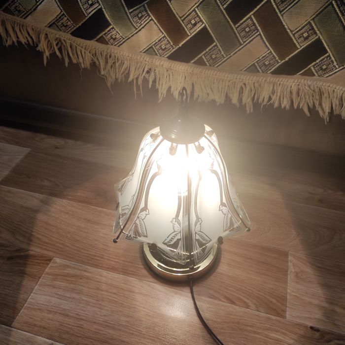 Настольная лампа