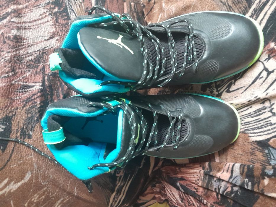 Баскетбольные крассовки размер 40