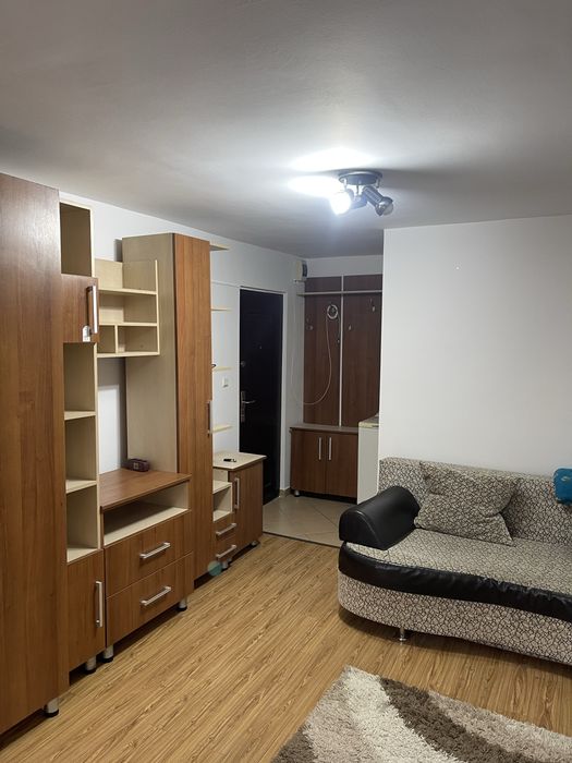 P.F. Inchiriez garsoniera zona plopilor