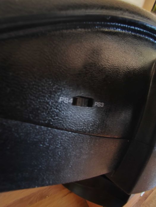Playstation 4 fat с волан thrustmaster T80 ,един джойстик.
