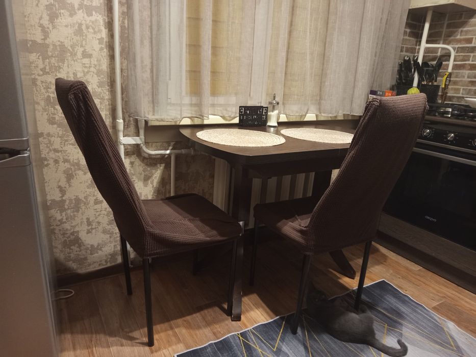 Стол обеденный со стульями
