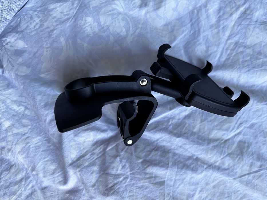 Bluetooth слушалка и стойла за кола