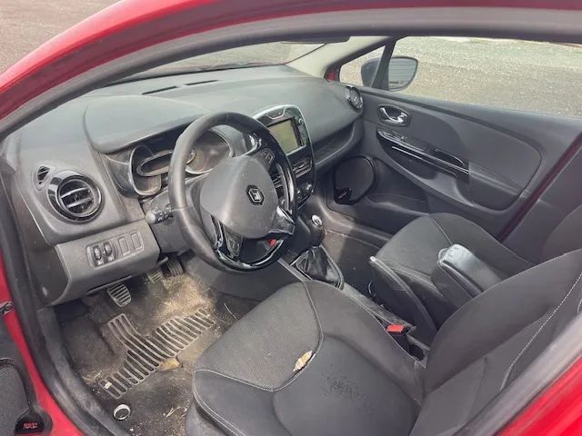 Dezmembrez Renault Clio 4 2013 1.5 DCI 75 cp